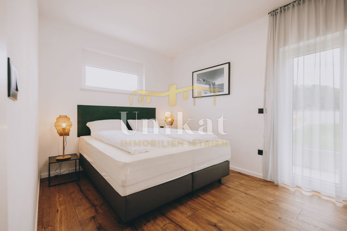 Samostojna hiša s bazenom - 17 km od morja